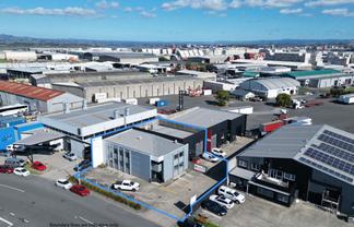 Central Mount Office/Warehouse with Ample Parking