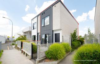 2/1 Vialou Street, Hamilton Central