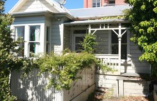 296 Highgate, ROSLYN