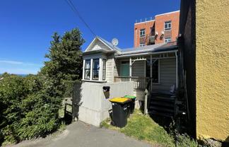 296 Highgate, ROSLYN