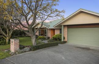 27 Burleigh Road, Redwoodtown