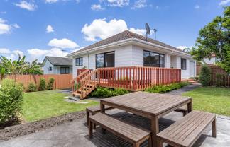 2/136 Barrack Road, Mount Wellington