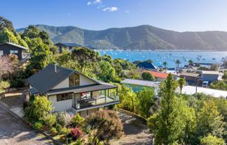 11 Amelia Crescent, Waikawa