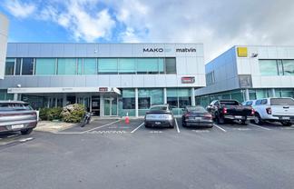 OPEN-PLAN WILLIAM PICKERING DANCE/FITNESS STUDIO
