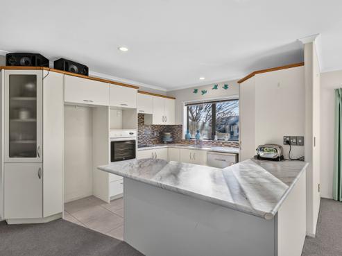 15 Saxon Woods Drive, Rototuna North