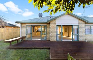 15 Saxon Woods Drive, Rototuna North