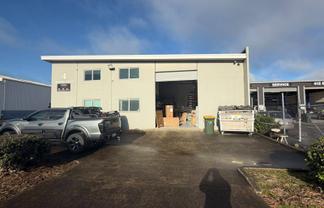 Tidy industrial unit - Kumeu