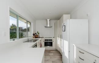 1A Saxbys Road, Glenview