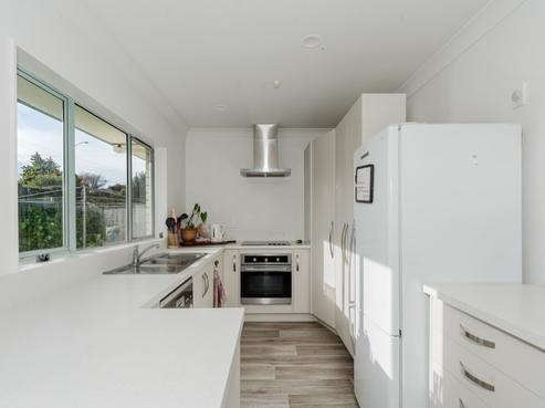 1A Saxbys Road, Deanwell