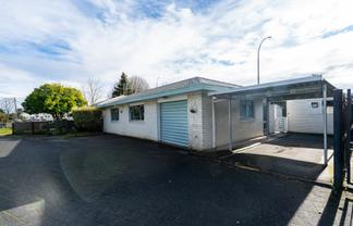1A Saxbys Road, Glenview