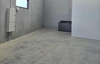 High Stud 51㎡ Workshop with 4 Carparks
