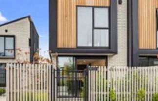 10/321 Lincoln Road, Addington