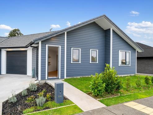 44 Metoriti Crescent, Karaka