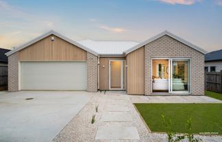 21 Tahuna Minhinnick Drive, Glenbrook