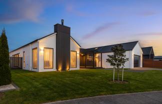 24 Phoenix Palms Grove, Levin