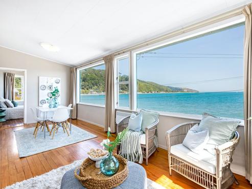 609 Marine Drive, Days Bay