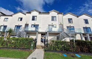 2/8 Kerrs Road, Wiri