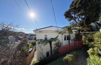 8 Blythe Street, Berhampore