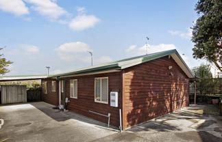 3242A Great North Road, New Lynn