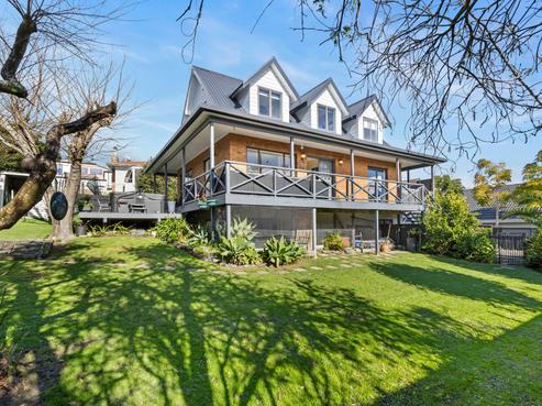 1/893 Beach Road, Waiake