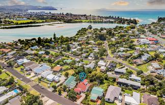11 Moffat Road, Red Beach