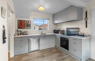 2/20 Grenville Street, Waltham