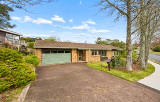 12 Woodfern Crescent, Titirangi
