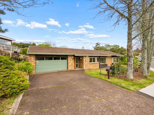 12 Woodfern Crescent, Titirangi