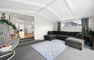 28 Pine Avenue, Bader
