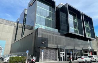 Impressive Contemporary Office Building