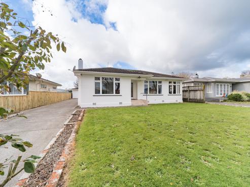 64 Keeling Street, West End