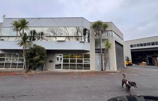 IMMACULATE NORTH-FACING OFFICE/WAREHOUSE
