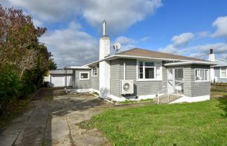 226 High Street North , Carterton