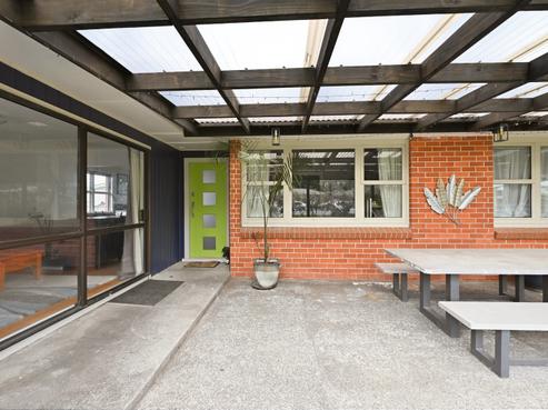 204 Clayton Road, Mangakakahi
