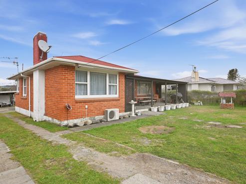 204 Clayton Road, Mangakakahi