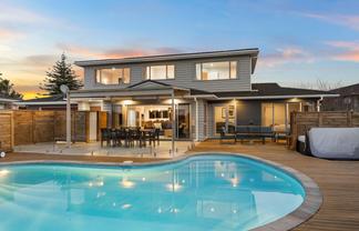 8 Rachael Place, Farm Cove