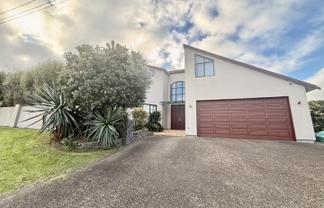 2 Beach Road, Mellons Bay