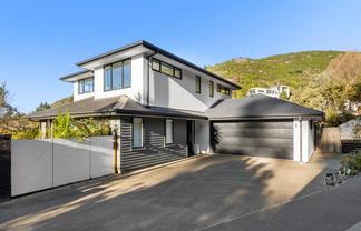 10 Lucas Lane, Hillsborough