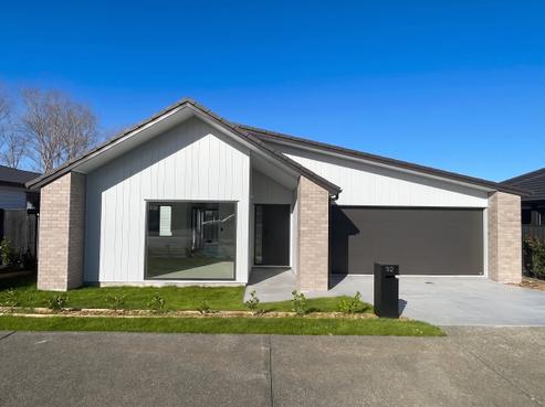 92 Metoriti Crescent, Karaka