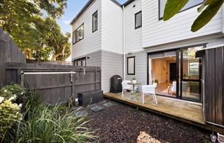 5B Beach Road, Te Atatu Peninsula