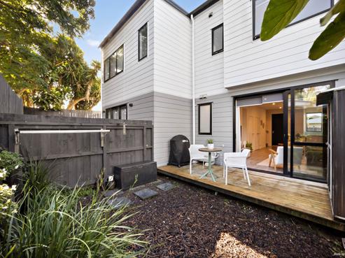 5B Beach Road, Te Atatu Peninsula