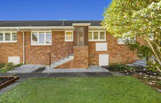 2/17 Dominion Street, Takapuna