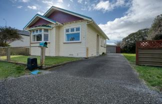 32 Park Street, Hokitika