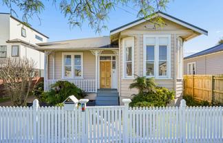 8 Sunnyvale Road, Greenlane