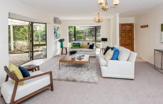 2/2 Channing Crescent, Botany Downs