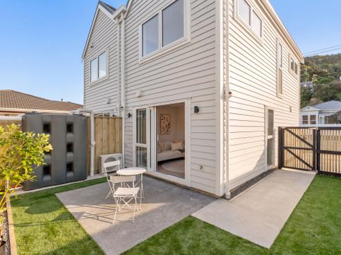 21 Derwent Street, Island Bay