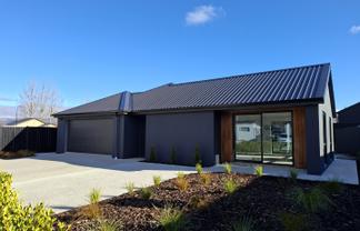 8 Wallis Drive, Cromwell