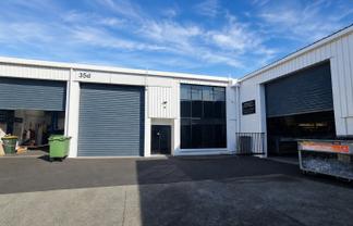 CONNECTED CONSTELLATION STAR: 222M² WAREHOUSE
