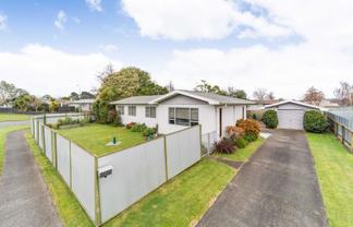 42 Amberley Avenue, Westbrook