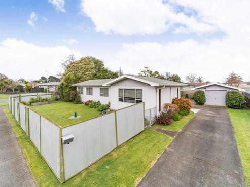 42 Amberley Avenue, Westbrook